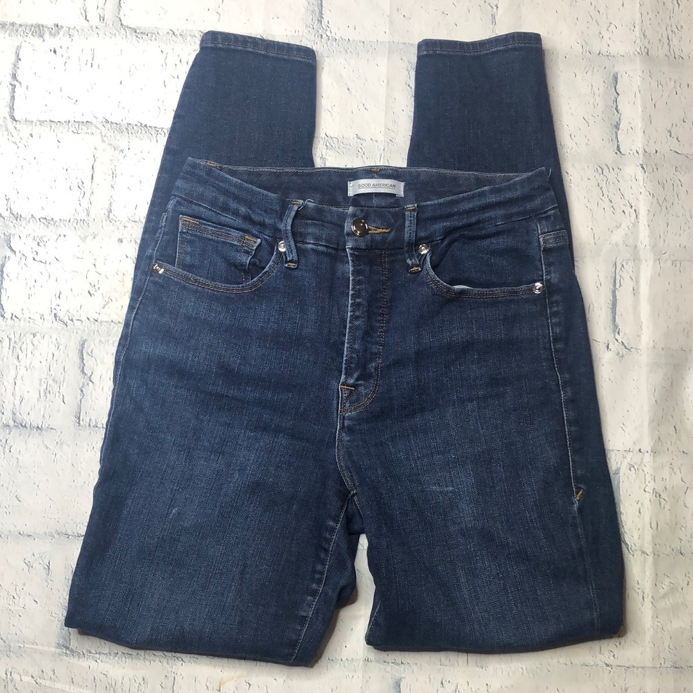 🔹 Good American Good Legs Jeans